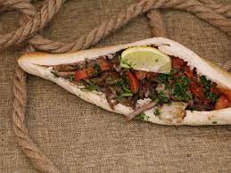 سندويش شاورما لحم صمون حجري