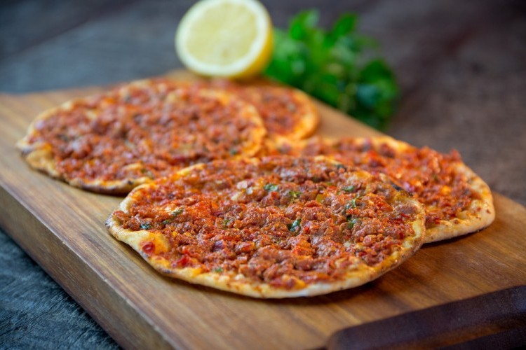 لحمة بعجين صغيرة