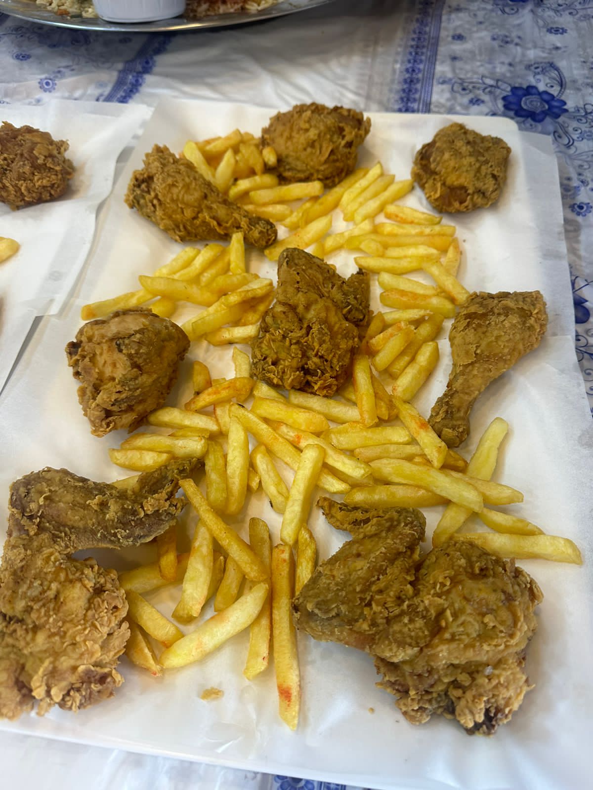 كنتاكي 10 قطع + صمون + فنكر 