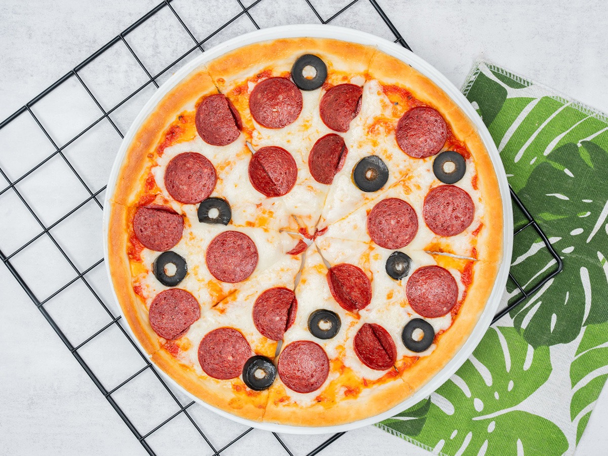 بيتزا ببروني