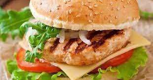 بركر دجاج ( دجاج ، خس ، مخلل ، طماطم )